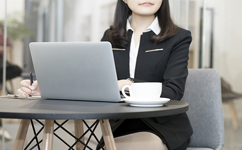 剛開始創(chuàng)業(yè)，注冊公司還是注冊個(gè)體工商...