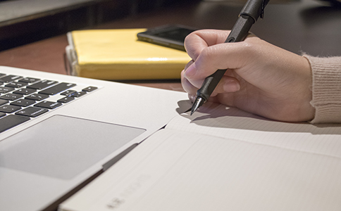 公司成立后多久報稅？